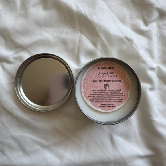 NWT, Trader Joe's Grapefruit Scented Coconut-Soy Wax Candle, 5.7 Ounces - Picture 5 of 14
